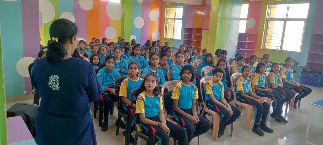 Expert pediatrician addressing student concerns during adolescence session